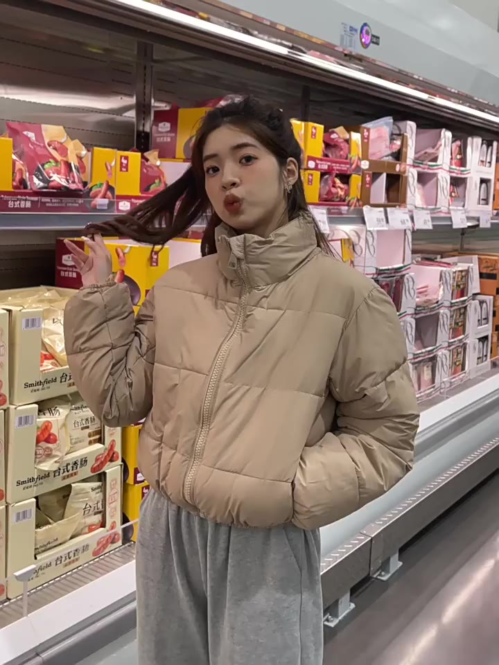 Áo khoác cotton nữ dáng ngắn mùa đông 2023 mới kiểu Âu Mỹ cổ đứng, áo khoác độn bông dày dặn | BigBuy360 - bigbuy360.vn