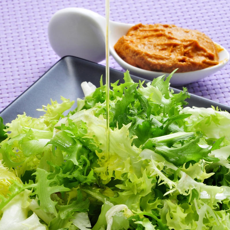Hạt giống Xà lách Escarole carol caroll 2gram rất giàu vitamin, folat và vitamin A, chứa nhiều chất xơ