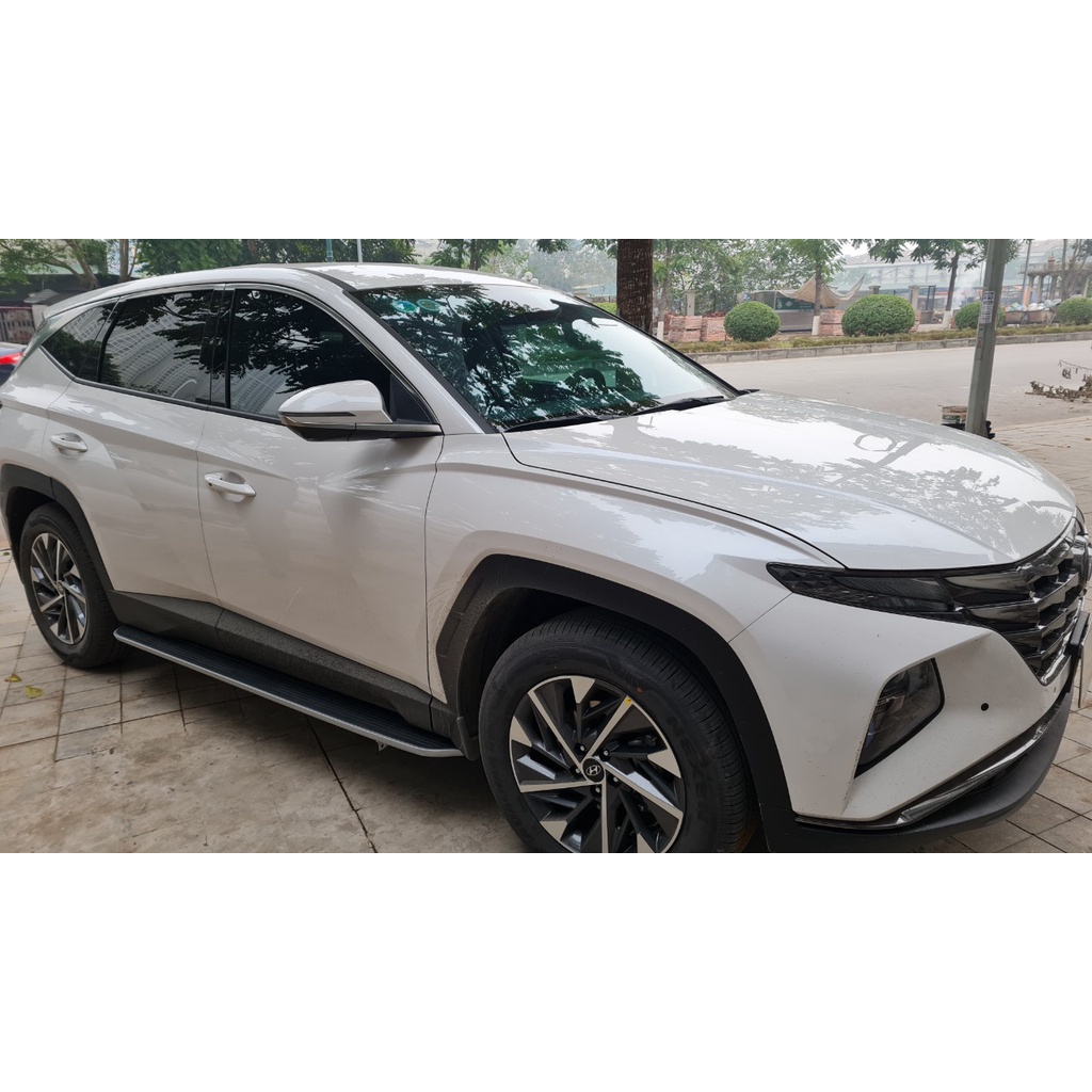 Bậc lên xuống, bệ bước chân xe Hyundai Tucson 2022. Mẫu Cao cấp Nhôm đúc nguyên khối. MAF có đèn led