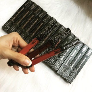 Son kem Kat Von D