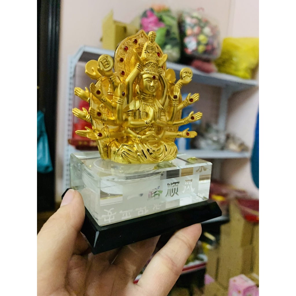 Tượng Phật Nghìn Mắt Nghìn Tay để ô tô