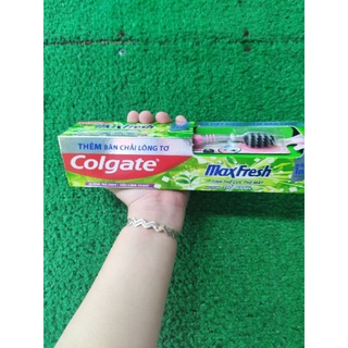 Kem đánh răng Colgate Maxfresh trà xanh 230g Tặng bàn chải lông tơ