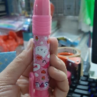 1 cây gôm bấm.