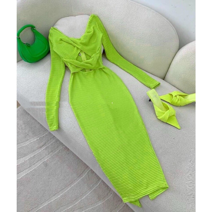 Đầm tay dài cổ tim ôm body xẻ sau kiểu xoắn ngực và xoắn  eo cực xinh , chất thun gân mềm mịn