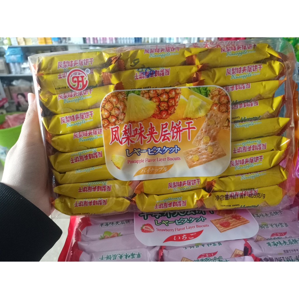 Bánh quy nhật vị dâu Strawberry Layer Biscuit 405g