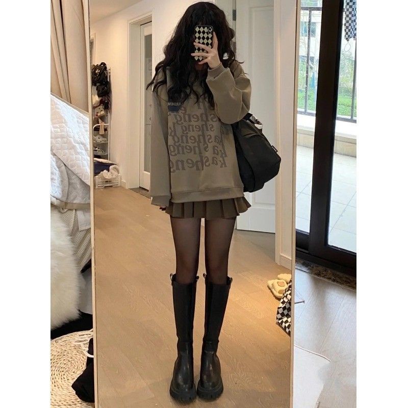 Set Áo Nỉ In Chữ Màu Cà Phê + Chân Váy Xếp Ly Phong Cách Retro Thời Trang Cho Nữ