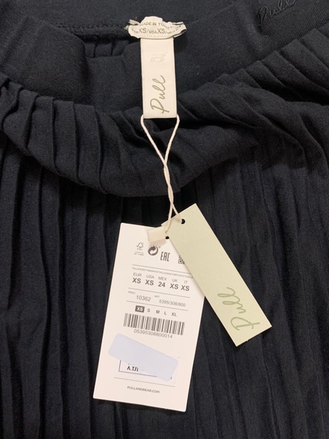 Chân váy xếp ly pull & bear Size Xs newtag