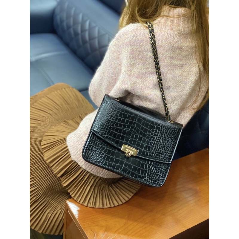 Túi xách da rắn khoá gập đen