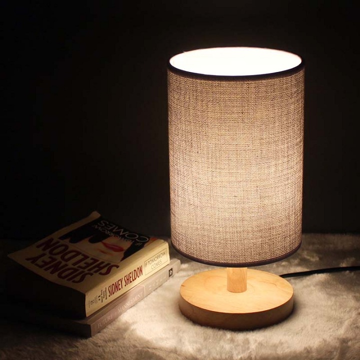 Đèn decor phòng ngủ, trang trí để bàn đế gỗ chao vải, đèn ngủ để bàn