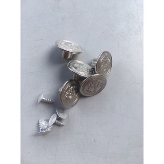 5 nút đóng quần jean màu trắng