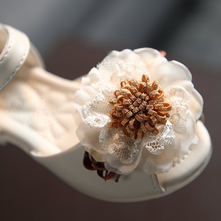 Giày sandal đính hoa xinh xắn dành cho bé gái