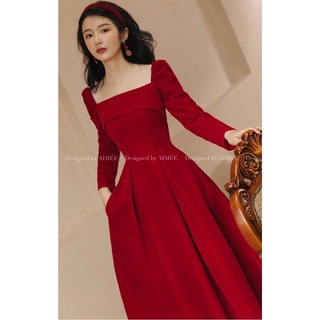 Váy nhung cổ vuông màu đỏ đô