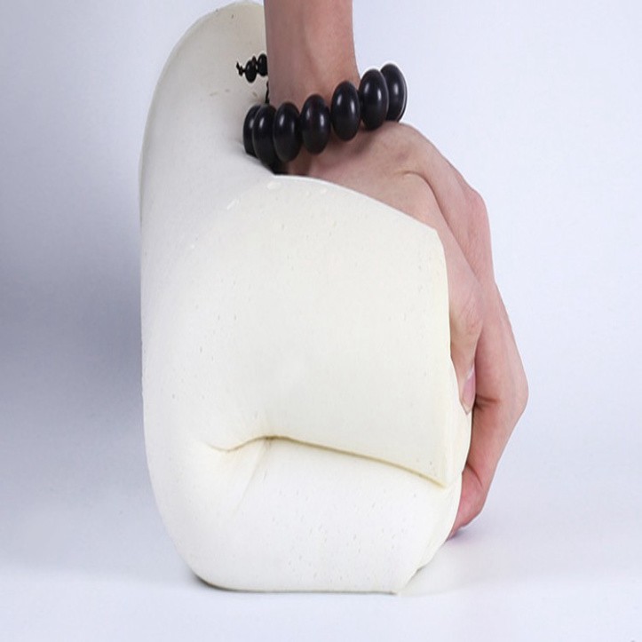 Sản Phẩm Gối Tựa Lưng Chất Liệu 100% Cao Su Non Cao Cấp Dùng Trên Xe Hoi, Ô Tô Mã - B09: Màu Ghi và Đen .