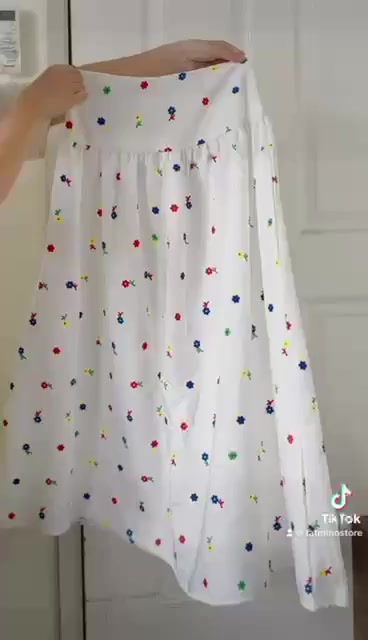 Sét Áo Yếm Hoa Nhí Kèm Chân Váy Xoè Maxi Du Lịch Hè 2023 GKT (HỎA TỐC) | BigBuy360 - bigbuy360.vn