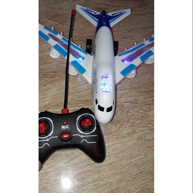 Máy bay mô hình chạy 4 hướng có nhạc và đèn Led rất đẹp (kèm PIN sạc và PIN tiểu AA)