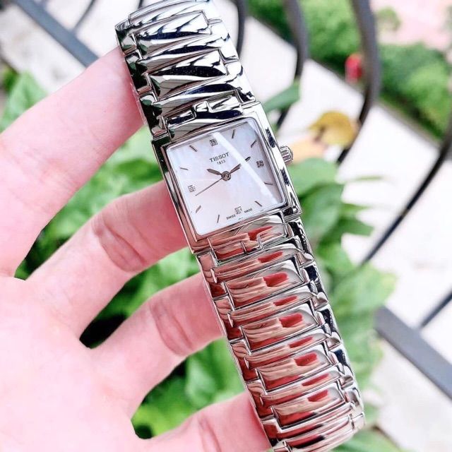 Đồng hồ nữ Tissot 1853 T-Evocation T051.310.11.116.00 30mm Swiss Made, mặt khảm trai, đính kim cương, kính Sapphire