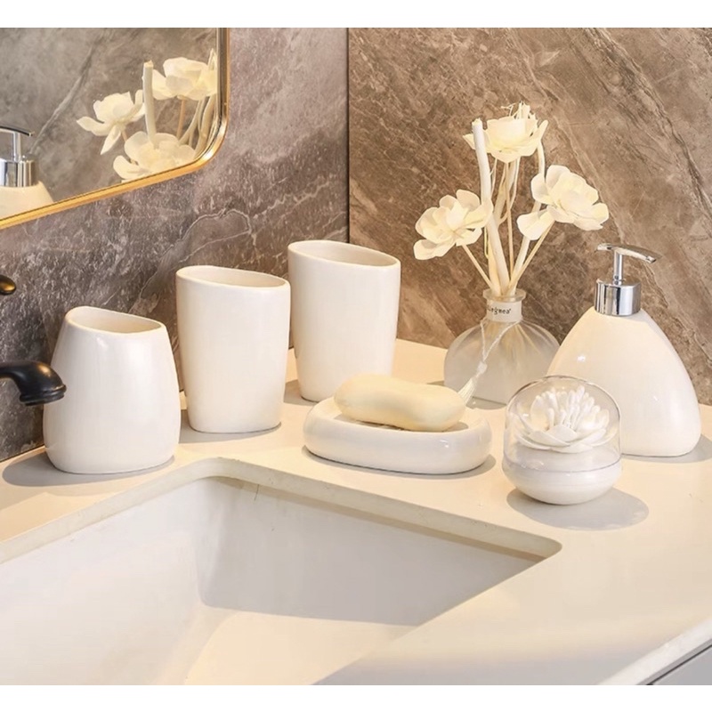 Bộ đồ dùng nhà tắm gốm sứ trắng tinh khiết