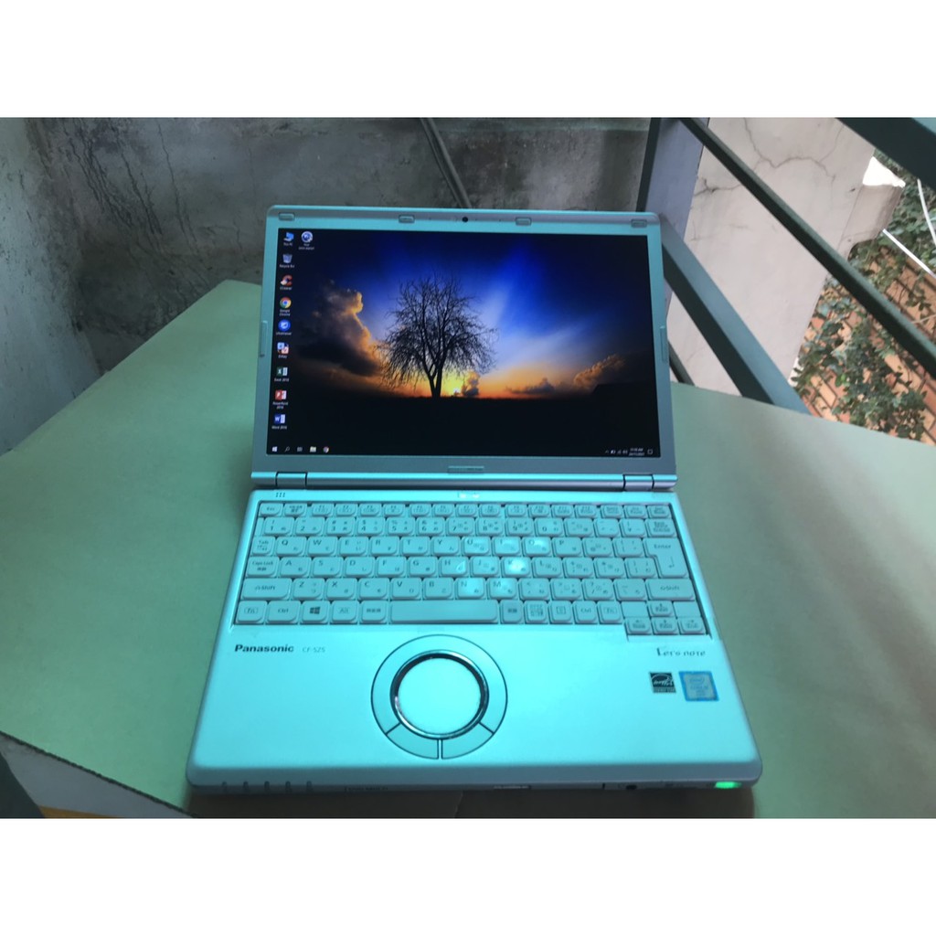 Laptop Panasonic CF-SZ5 core i5 6300U Ram 4G/128 màn hình 12,5 inch full HD Pin 5-6h
