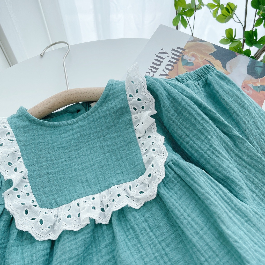 Bộ thu đông dài tay Dewkids cổ đính viền ren trắng vải xô mulin cao cấp cho bé gái