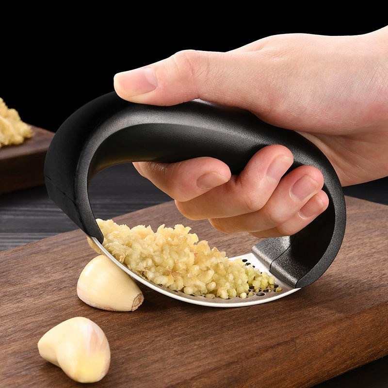 Dụng Cụ Nghiền Tỏi Cán Đen, Dập Tỏi, Ép Tỏi Cầm Tay Inox