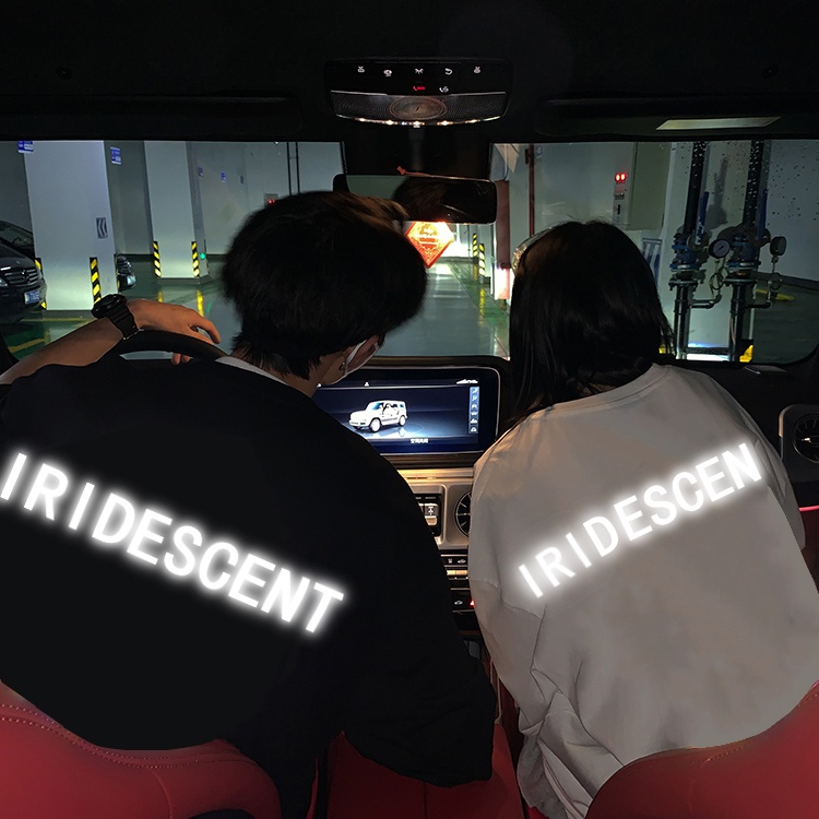 Áo thun tay ngắn cổ tròn dáng rộng in chữ phản quang phong cách Hàn Quốc cho nam và nữ