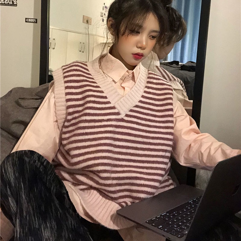 (MỚI) Bộ áo sơ mi cổ chữ V + áo khoác len không tay dáng rộng kẻ sọc