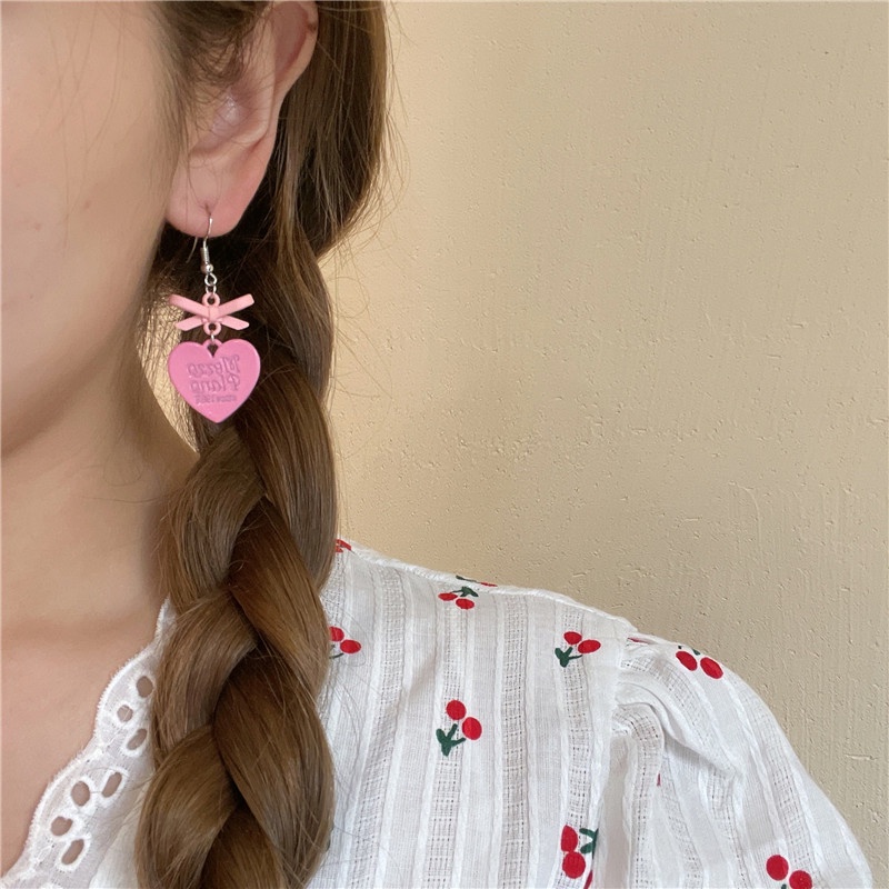 Khuyên Tai Hình Nơ Trái Tim Màu Hồng Dễ Thương Đơn Giản Phong Cách Hàn Quốc Cổ Điển Dành Cho Nữ Sinh