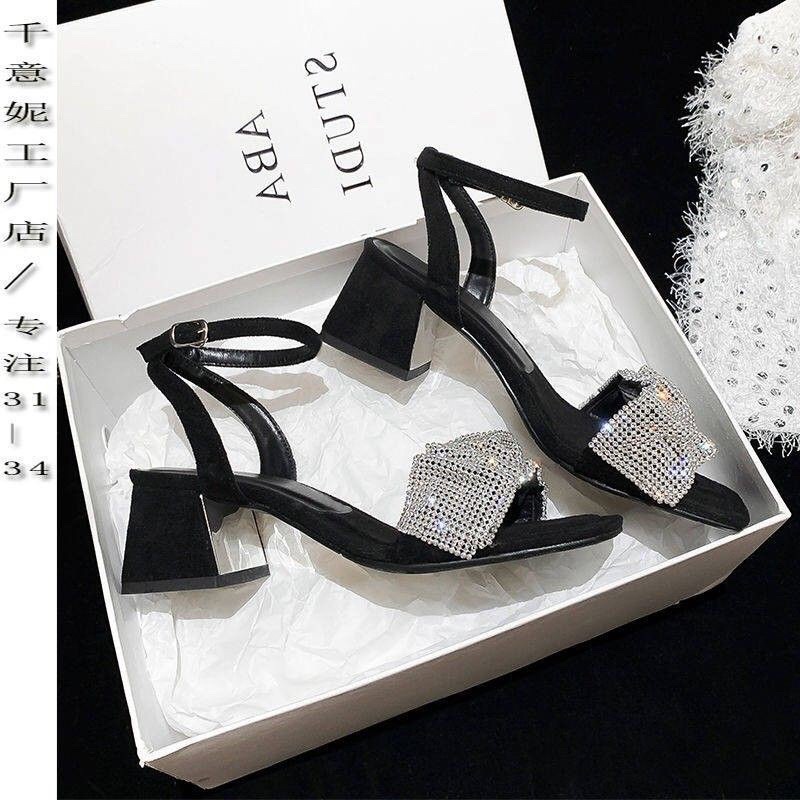 Giày Sandal Cao Gót Nữ 3 Phân Đế Vuông Màu Đen Quai Nhún Đá Kim Tuyến Cao Cấp có dây hậu cài khóa hot 2021