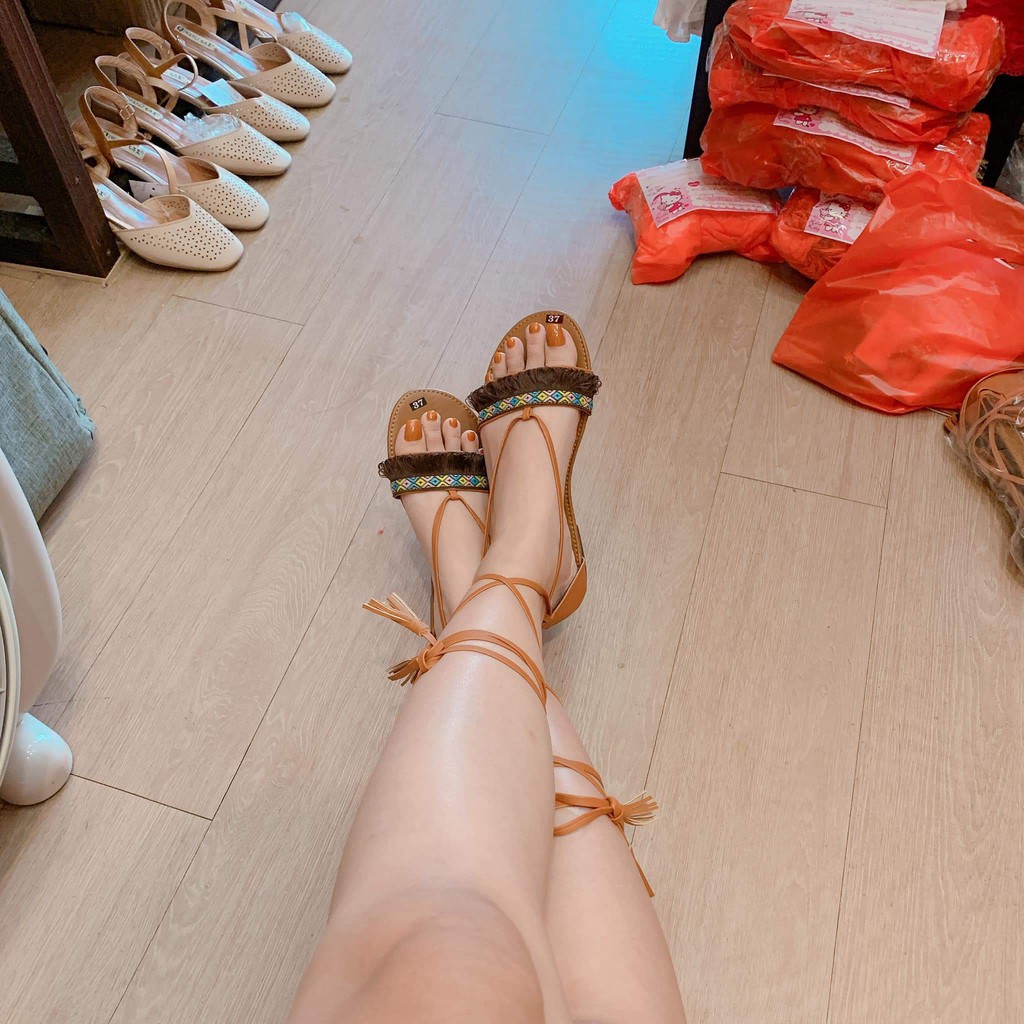 Giày Sandal Chiến Binh Thổ Cẩm Tua Rua Ảnh Thật Phía Sau