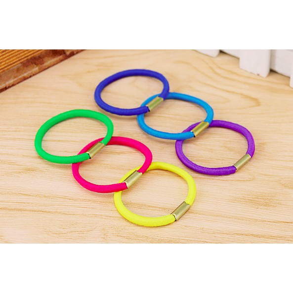 combo 30 dây thun màu cột tóc đủ màu, thích hợp dùng hàng ngày nha, màu rất tưởi luôn. giá 42k/30 dây siêu rẻ