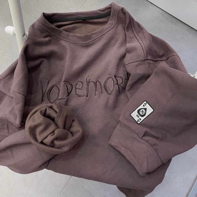 Áo Sweater nỉ tay dài chữ thêu Voldemort unisex (nam nữ mặc được) | BigBuy360 - bigbuy360.vn