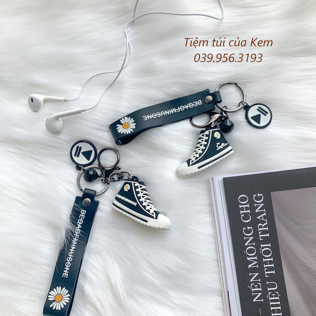 Móc khóa dễ thương Giày hoa cúc Converse xinh xắn MK04