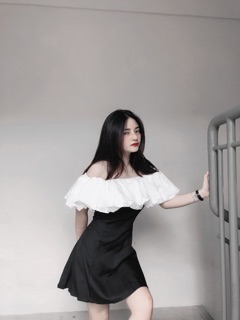 Đầm đen bèo trắng Xavia
