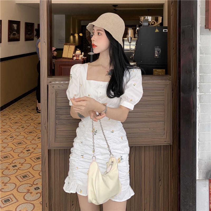 Đầm COZOKC tay phồng cổ vuông họa tiết hoa phong cách cổ điển