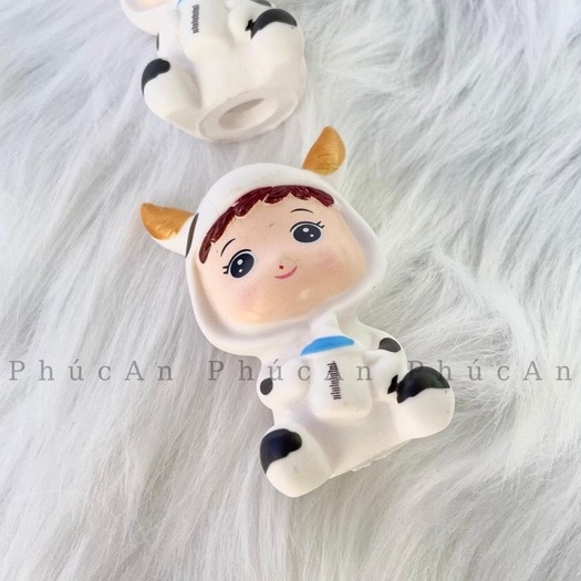 Mô hình cặp bò sữa trang trí bánh kem bằng nhựa resin