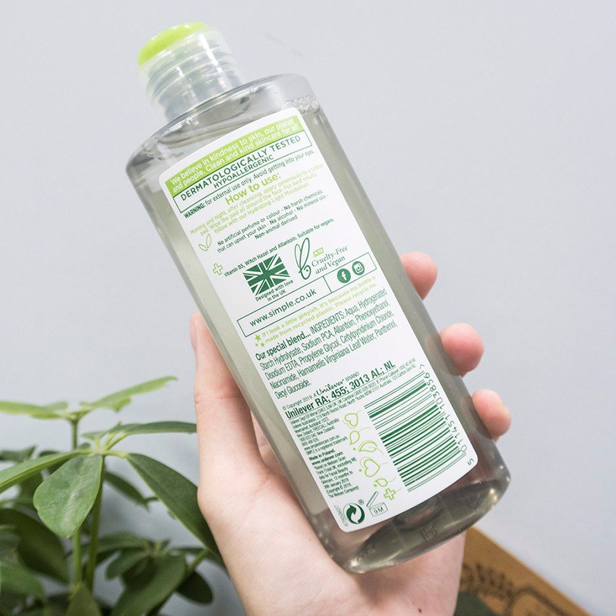 Toner nước hoa hồng làm dịu và cân bằng độ ẩm cho da Simple Soothing Facial Toner - chai 200ml