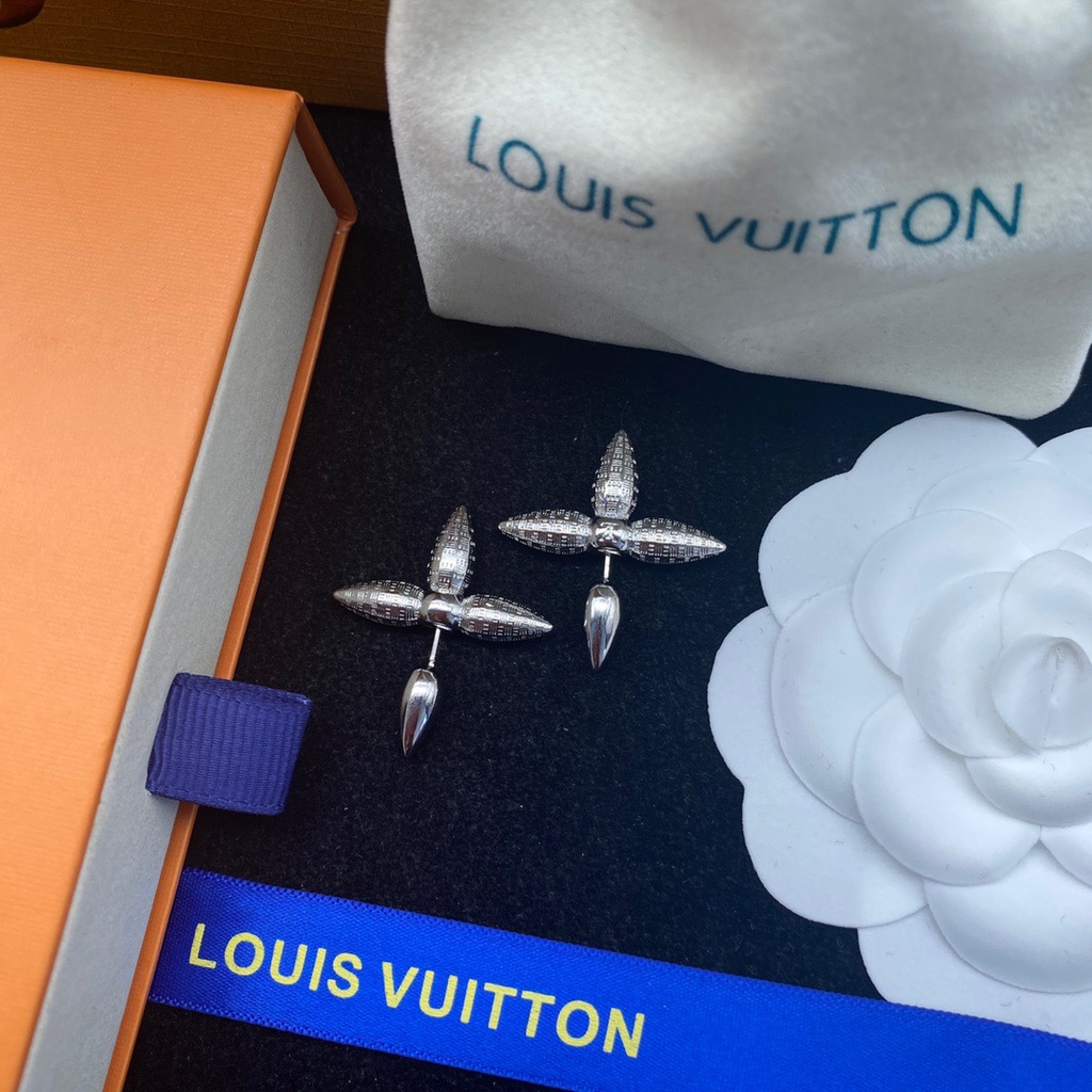 Bông Tai Louis Vuitton In Chữ Thời Trang Thanh Lịch