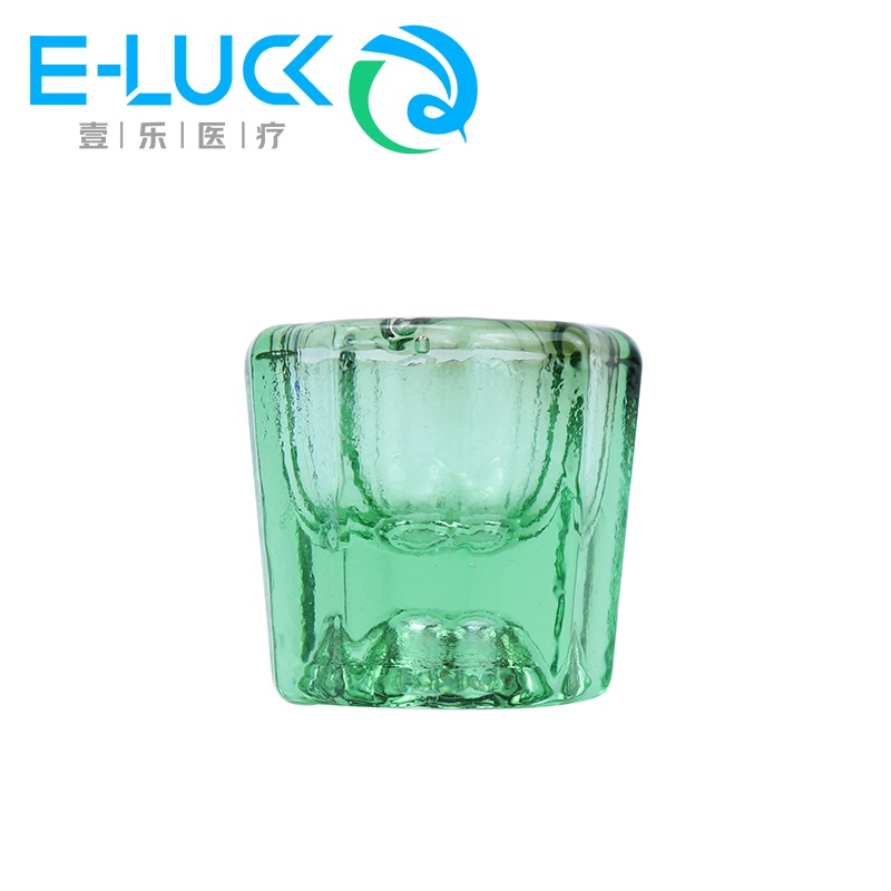1 cốc thủy tinh dùng cho nha sĩ