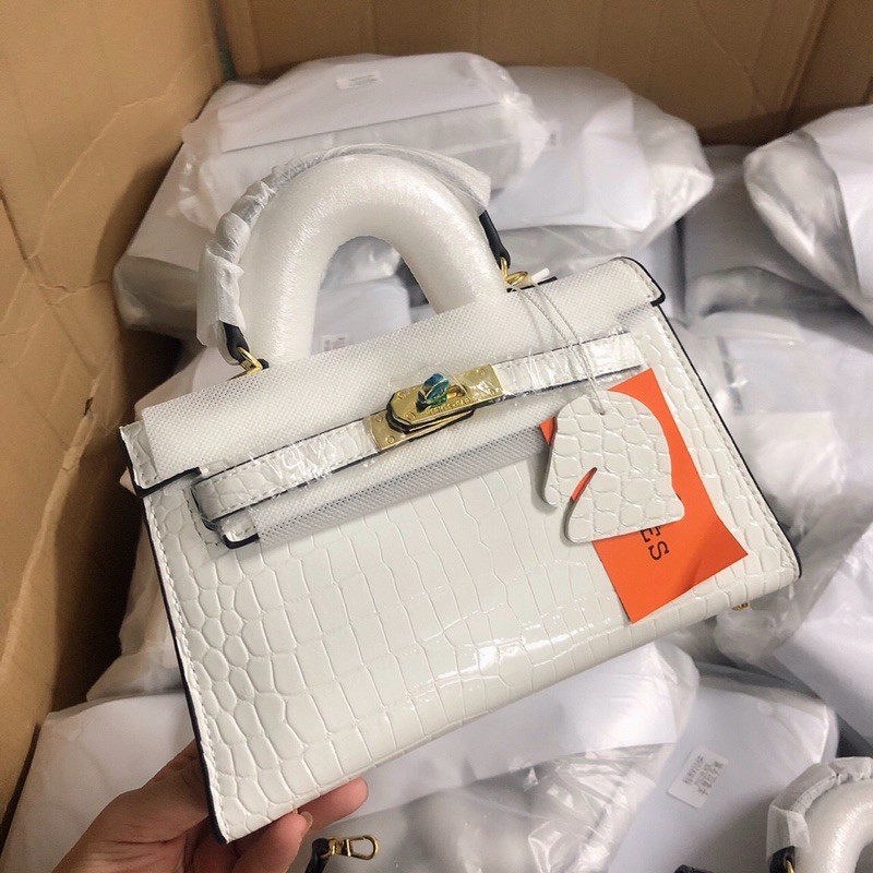 Túi H.M size 22cm kèm củ khoá tag