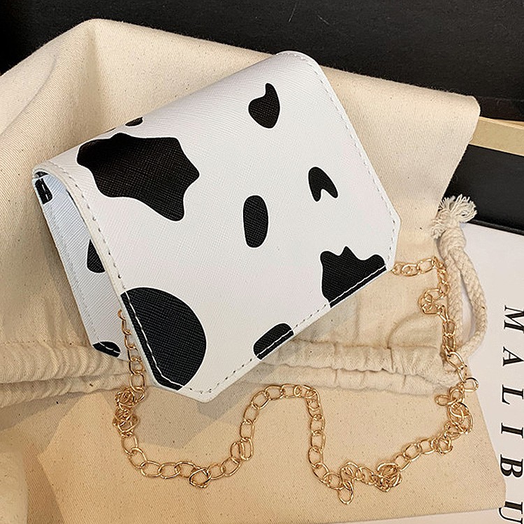 Túi dáng vuông nhỏ nhắn họa tiết bò sữa mới lạ C926