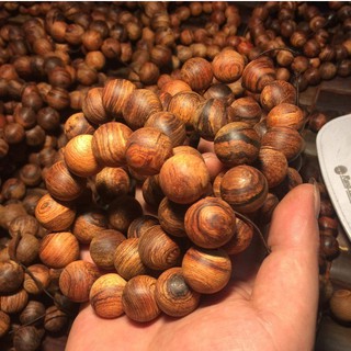 Vòng tay gỗ sưa giây đỏ