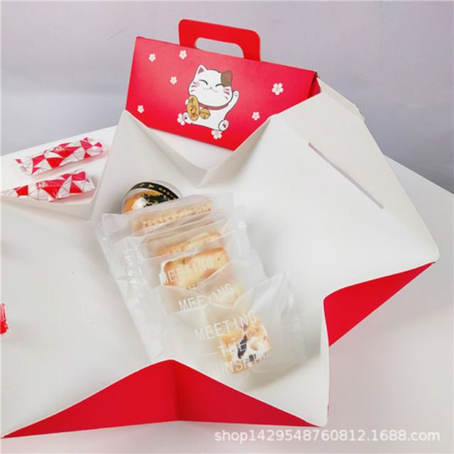 Hộp Đựng Bánh quai xách  Lucky Cat