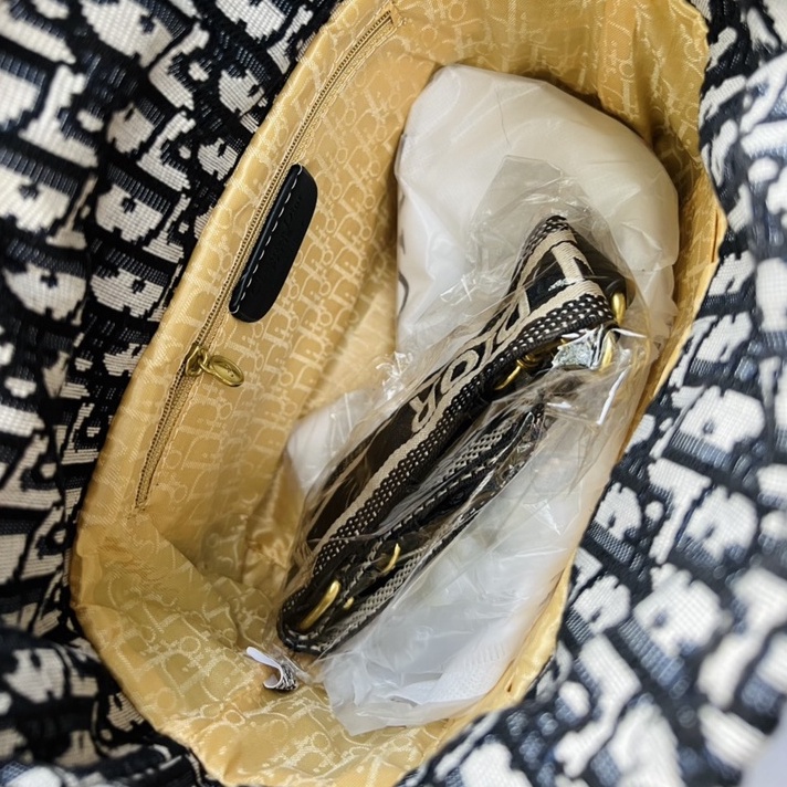 Túi cói, túi xách nữ cầm tay CD logo treo quai da mẫu mới 2022