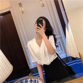 Áo lụa vạt chồng cổ V