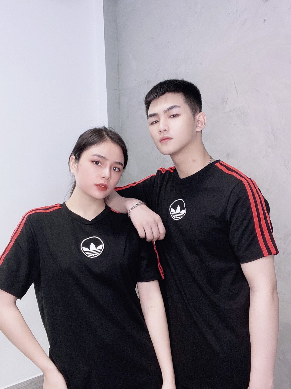 (HÀNG XUẤT XỊN) Áo das đen 3 sọc đỏ 1711 3-Stripes Circle Trefoil Tee  Made in Cambodia full tag code | BigBuy360 - bigbuy360.vn