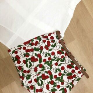 Short cherry Zara dư xịn