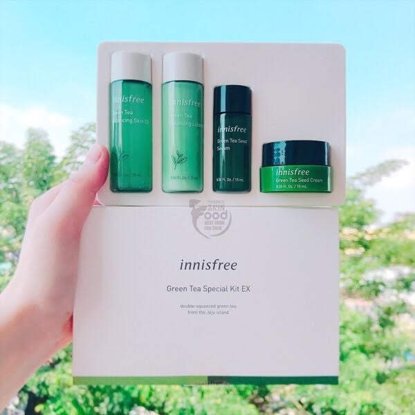 Bộ Innisfree Green Tea Special Kit EX Kit 4 Item cho da dầu, da hỗn hợp thiên dầu, da mụn và nhạy cảm.