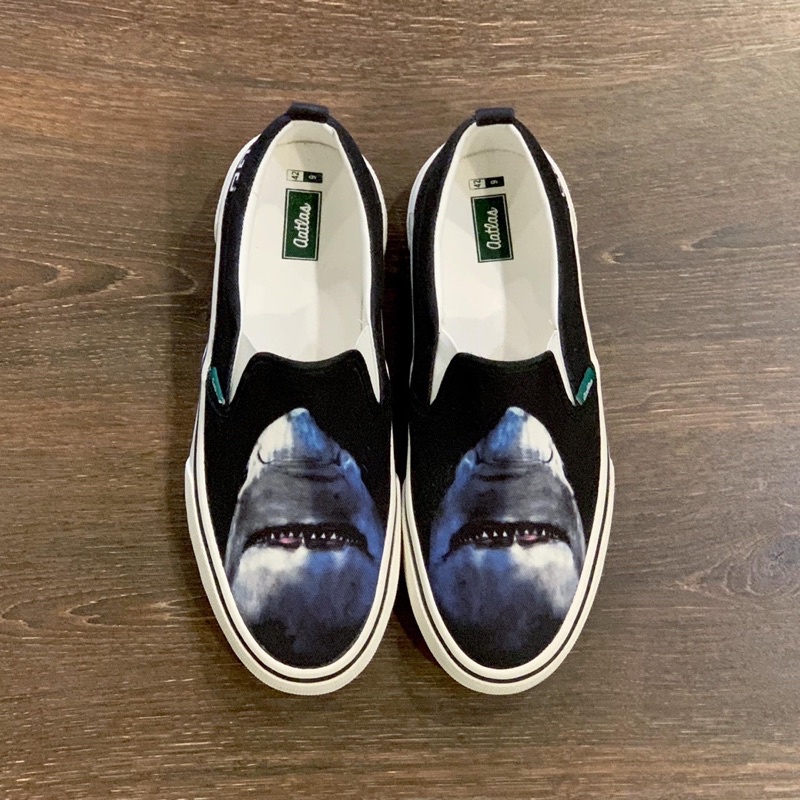 Giày slipon Aatlas in hoạ tiết cá mập