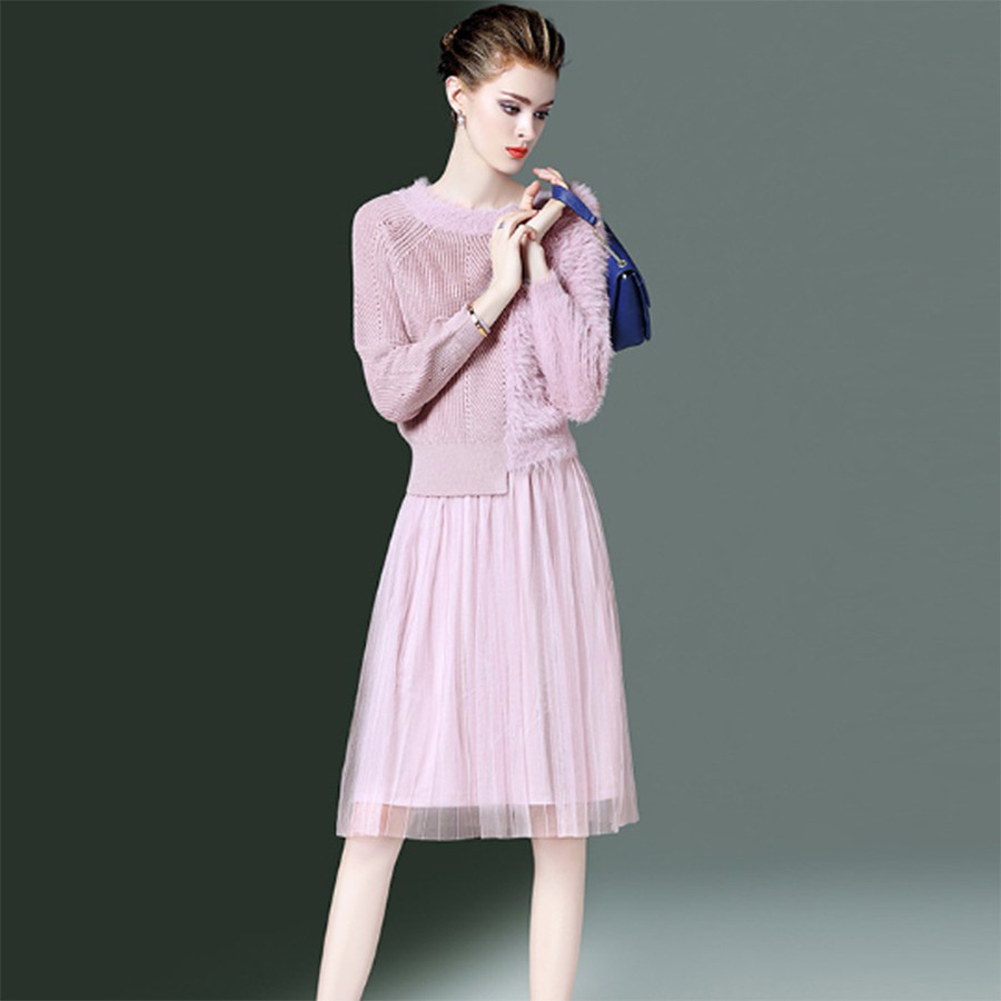 Combo Áo len dệt kim kết hợp Váy ren màu hồng phong cách Âu - Mỹ dịu dàng nữ tính
