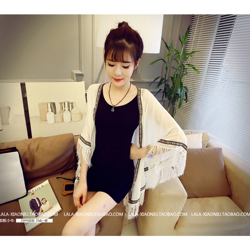Choàng trắng Boho viền hoạ tiết đa màu